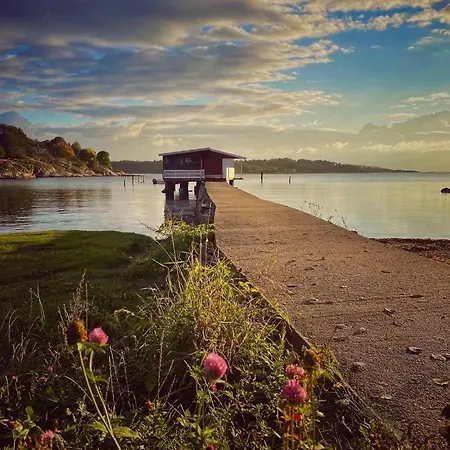 Bestemors Hus - Med Kystnaer Beliggenhet بيت للعطل *