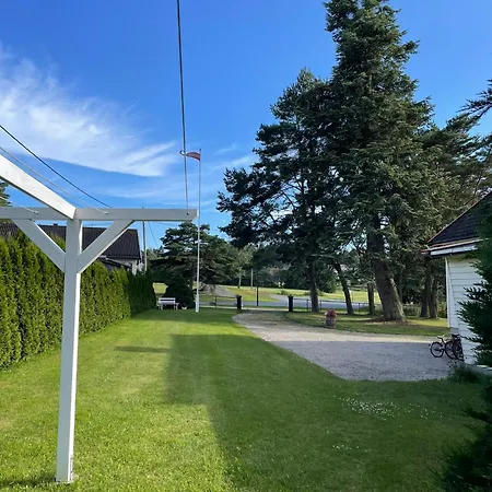 Bestemors Hus - Med Kystnaer Beliggenhet Holiday home *
