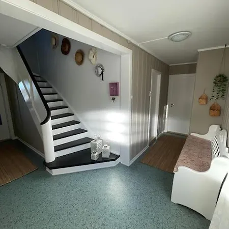 Bestemors Hus - Med Kystnaer Beliggenhet フレドリクスタ